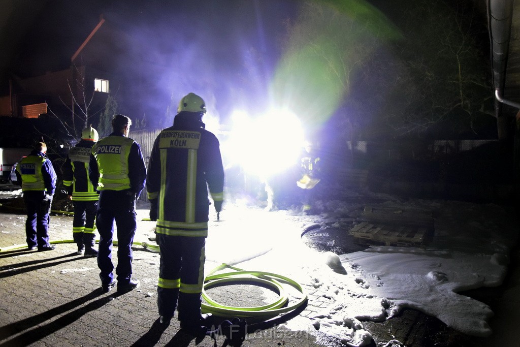 Feuer Hinterhof Garagen Koeln Hoehenberg Olpenerstr P042.JPG - Miklos Laubert